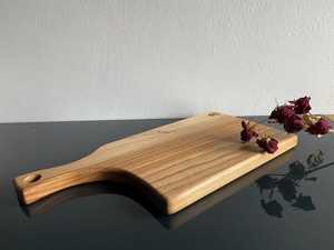 Planche à découper en bois d'acacia écologique, forme rectangulaire, poignée en bois, passe au lave-vaisselle, épaisseur 1,5 cm, modèle AFA01 - Product Image 2
