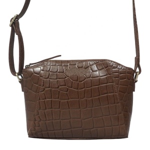 Bolso cruzado de cuero genuino con acabado pulido texturizado de cocodrilo Premium estilo inglés proveedor indio superior Saman Exports - Product Image 1