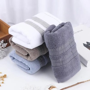 ผ้าขนหนูอาบน้ำผ้าฝ้ายหรูหรา ขายส่ง GSM สูง นุ่มพิเศษ ซึมซับน้ำได้ดี แห้งเร็ว เหมาะสำหรับโรงแรม สปา ห้องน้ำ ผ้าขนหนูลายทางผ้าฝ้าย - Product Image 1