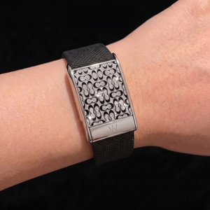 Bracelet intelligent de luxe léger argenté/ton argenté, élégant et tendance, avec breloque et décoration coulissante, bijou de poignet unisexe - Product Image 1