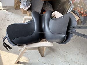 Selle d'équitation anglaise en cuir noir, style saut d'obstacles, avec quincaillerie en acier inoxydable - Product Image 6