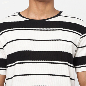 เสื้อยืดผู้ชายลายทาง ผ้าฝ้าย 100% แขนสั้น คอกลม ทรงปกติ สวมใส่สบาย ระบายอากาศได้ดี สีขาวเทา ลายพิมพ์ - Product Image 6