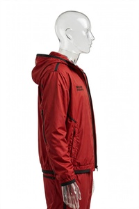 Conjunto de Chándal Rojo Personalizado para Hombre al por Mayor, Chaqueta con Cremallera Completa y Cuello Alto, Pantalones de Secado Rápido, Poliéster Teñido Liso 240g - Product Image 4