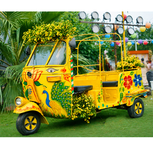 Tuk Tuk de lujo para la entrada nupcial en bodas punjabíes, decorado con diseño floral y de pavo real, colorido y decorativo. - Product Image 6