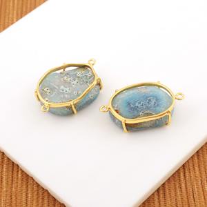 Connecteur en tranche d'agate drusy foncée plaqué or avec pierre précieuse sertie à griffes pour la fabrication de bijoux - Product Image 6