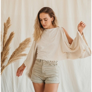 Top corto tipo poncho de algodón crudo blanco, estilo bohemio, estilo Ibiza, túnica para festivales, con aberturas laterales, top de algodón extragrande, top bohemio de corte holgado, ropa de verano. - Product Image 1