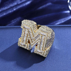 Anillo de lujo de moissanita con letras personalizables en plata S925 y oro de 14K, estilo hip-hop europeo-americano, para unisex. - Product Image 5
