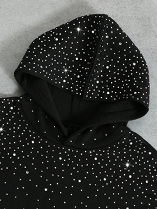เสื้อฮู้ดผู้ชายสีดำทรงโอเวอร์ไซส์ ลายจุดประดับเพชร ผ้าฟลีซ สวมใส่สบายสำหรับฤดูหนาว รับผลิตแบบ OEM ODM - Product Image 2