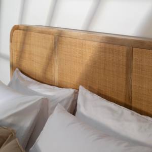 Lit en rotin et bois de manguier Vandana Solace Orion pour des intérieurs de chambre à coucher modernes et élégants et un confort optimal - Product Image 5