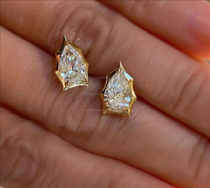 Pendientes de Diamantes Cultivados en Laboratorio con Corte Corazón, Modernos, de Oro Amarillo de 14K, Joyería para Mujer - Product Image 1