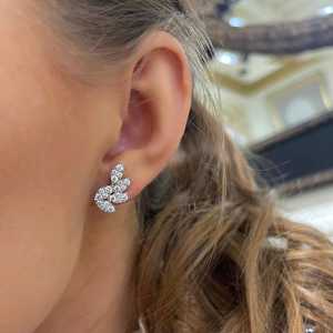 Pendientes Curvos con Forma de Hoja, Oro Sólido de 14k y 18k, Diamante Cultivado en Laboratorio de Corte Redondo, Diseño Botánico de Enredadera, Elegantes, Modernos y de Lujo, con Cierre a Presión - Product Image 6