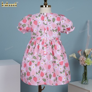 Robe trapèze décontractée pour enfants 100 % coton, imprimé fraises, smockée à la main, ourlet festonné, col rond, ODM Hiver DR4126 - Product Image 4
