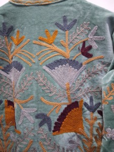 เสื้อแจ็คเก็ตปักกำมะหยี่ เสื้อโค้ทลายดอกไม้ทำมือสุดหรูสำหรับผู้หญิง เสื้อคลุมดีไซน์เนอร์สไตล์โบฮีเมียน - Product Image 6