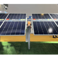 Système de suivi solaire intelligent à entraînement d'orientation mono-axe 1 MW avec kit de suivi et support de montage de panneau solaire à commande IA pour le suivi du soleil