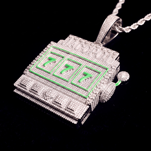 Collier pendentif Hip Hop Iced Out Bling 777 Jackpot en forme de machine à sous - Product Image 5