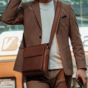 Spot Custom Black Fashion Vintage England Style Zipper Genuine Leather 14.2 Inch Computer Clutch <b>Bag</b> Polyester Multi-Compartment - Product Image 4