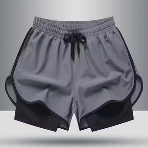 Shorts gris pour homme à séchage rapide avec cordon de serrage, bande latérale, taille mi-haute, style sportif, longueur courte, en tissu polyester tricoté - Product Image 5
