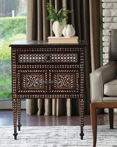 Mesita de Noche Clásica de Madera con Cajones y Incrustaciones de Hueso, Mueble de Almacenamiento Hecho a Mano con Diseño Artesanal - Product Image 3