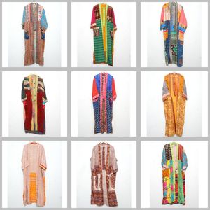 Kimono en soie fait main de qualité supérieure, style vintage patchwork, pour demoiselles d'honneur, taille unique, vêtement de nuit pour femme - Product Image 1
