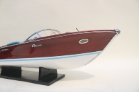 Modèle de voilier artisanal en bois RIVA AQUARIVA, sur pied, personnalisé, thème océan, objet d'art et de collection