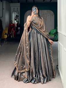 TENNYC Lehenga Choli pour femme avec dentelle dorée, sequins en soie et broderie filée, longueur cheville, tenue de soirée, ceinture de mariage - Product Image 3