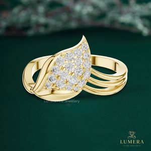 แหวนแฟชั่นทองคำขาวลายใบไม้ขนาดใหญ่ แหวนทรงกลมประดับเพชรแบบสามวง - Product Image 2