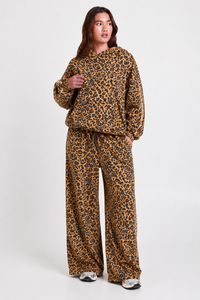 Ensemble de survêtement 2 pièces original imprimé léopard pour femme – Hoodie premium et pantalon de jogging décontracté à jambe large pour femme - Product Image 1
