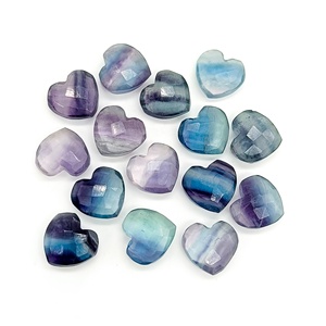 Cuentas de fluorita facetada talladas a mano en forma de corazón de 10 mm, cuentas sueltas de fluorita AAA talladas en forma de briolette para la fabricación de joyería. - Product Image 4