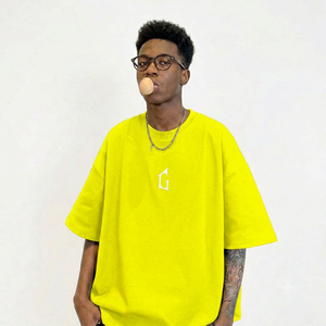 เสื้อยืดทรงเข้ารูปสีดำ ผ้าฝ้ายใยไผ่ สไตล์สตรีทสำหรับผู้ชาย แขนสั้น เป็นมิตรกับสิ่งแวดล้อม คอกลม เสื้อลำลอง - Product Image 4