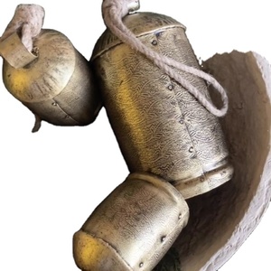 Eatching Metal Christmas Jingle Bell Latón antiguo con diseño negro Colgante Rop Decoración navideña gruesa - Product Image 1