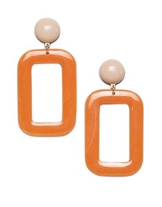 Ensemble de boucles d'oreilles pendantes en résine au design élégant d'ange pour femmes, clous dorés modernes, bijoux magnifiquement conçus, artisanat en résine - Product Image 6