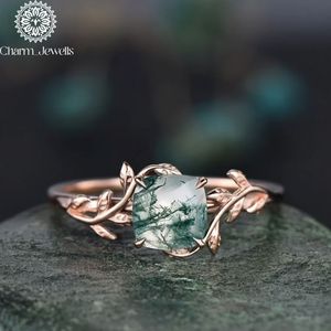 แหวนหมั้นผู้หญิง Charm_Jewells ชุบทอง 18K ประดับเพชรโมอิสซาไนต์ทรงคุชชั่น ตัวเรือนแบบหนามเตย ดีไซน์คลาสสิก รับรองโดย IGI น้ำหนัก 3 กรัม - Product Image 4