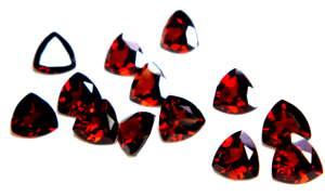 Garnet 100% naturel, qualité 3A, 8 mm, 18 pièces, 36 carats, taille triligne, pierres précieuses semi-précieuses facettées, pierres de naissance en vrac, GEMFORTE INC - Product Image 3