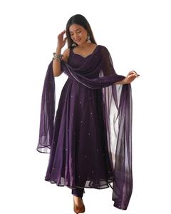 Fournisseurs de salwar kameez pakistanais en gros, design moderne, couleur verte étonnante, broderie en faux georgette - Product Image 1