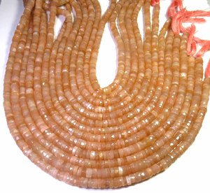 Perles de pierres précieuses mélangées naturelles : 2 pierres de lune pêche, 4 quartz Champion, 4 cornalines, 1 hésonite, 3 citrines, 7 pierres de lune taillées à la allemande et facettées - Product Image 1