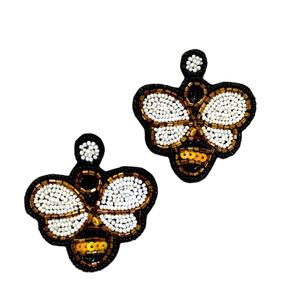 Pendientes de cuentas de semillas de mariposa de primera calidad hechos a mano para niñas, tachuelas de moda elegantes y hermosas hechas a mano - Product Image 1