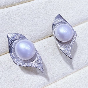 Minimalist Ins Style 14K Gold Freshwater <b>Pearl</b> Earrings Horseshoe <b>Lotus</b> Zircon and Small Fresh Willow Leaf Fine Stud Design - Product Image 2