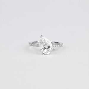 Anillo de compromiso de media eternidad con diamante cultivado en laboratorio de corte pera de 1-4 quilates en oro amarillo, piedra de nacimiento de abril, hecho a mano, regalo de aniversario - Product Image 4