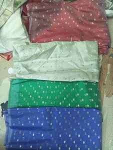 Tela Brocada Pastel 100% Poliéster con Motivos Florales Pequeños, Jacquard de Color Claro, Resistente a la Abrasión, Peso Medio, Elegante - Product Image 4