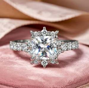 Anillo de Compromiso de Moissanita con Corte Princesa de 1 Quilate, Chapado en Oro de 14K, Engaste de Puntas, Anillo Solitario de Plata de Ley Sólida - Product Image 4