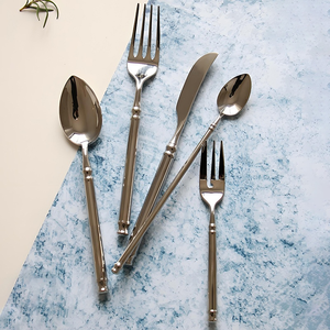 Ensemble de couverts en acier inoxydable avec finition polie miroir, couteau, fourchette, cuillère, couverts classiques pour mariage et repas - Product Image 5