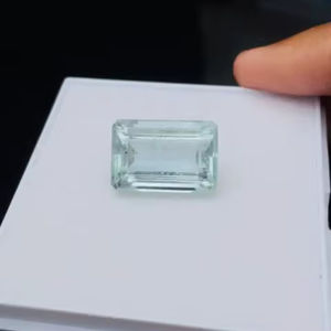 Aguamarina natural tallada en esmeralda de 8.74 quilates, gema de muy alta calidad con un brillo excelente, buen color y una elaboración y pulido perfectos. - Product Image 5