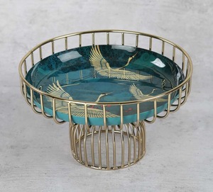 Soporte redondo de metal para servir pasteles con base de alambre dorado y diseño de grulla verde, bandeja hecha a mano para exhibir pasteles y cupcakes. - Product Image 6