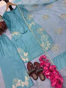 Kurti en crêpe naturel de qualité supérieure brodé avec un pantalon Plazzo et un dupatta en organza doux - Product Image 3