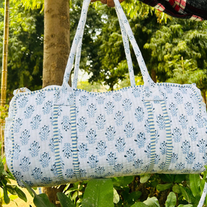 Floral Weekend Bag With Shoulder Strap Wholesale Cotton Cloud Shoulder Bag Lightweight Soft Quilted Tote Bag - Product Image 3