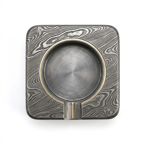 Cendrier en métal damas fait main, design classique, pour la décoration de table, accessoires pour la maison et vente en gros - Product Image 1