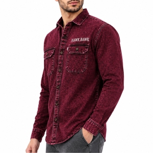 Chemise en jean délavé personnalisée pour homme, style vintage, logo personnalisé, tissu doux et respirant, poche poitrine, manches longues, design pour homme - Product Image 3