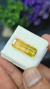 พลอยแทนซาไนต์ธรรมชาติสองสี รูปทรงแปดเหลี่ยมยาว สีเหลืองเขียวพีช ของ Zubeda Gems พร้อมใบรับรองจากผู้เชี่ยวชาญที่ไม่ใช่ฝ่ายใด สามารถเปลี่ยนสีได้ - Product Image 4