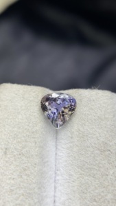Tanzanite naturelle certifiée non chauffée multicolore, taille cœur, Zoisite Tanzanite naturelle 1,68 carat, clarté loupe - Product Image 4