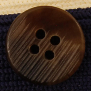 Suéter Cárdigan de Punto para Mujer, Marca Mosen, Hecho a Mano con Cuerno de Búfalo Ecológico, Borde Fino, Diseño de Dos Ojos, Color Negro y Blanco - Product Image 4